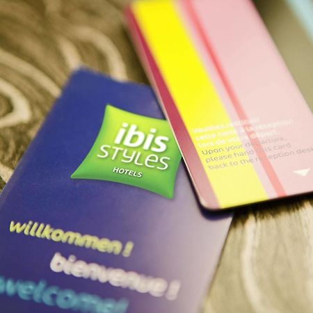 ホテル イビス スタイルズ ギュイヤンクール ヴェルサイユ エクステリア 写真